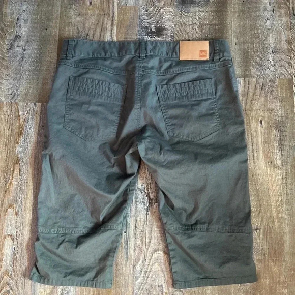 MEC | Bermuda Shorts - Picture 4 of 6